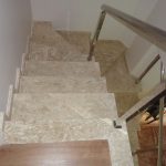 escada-de-mármore-travertino-com-corrimão